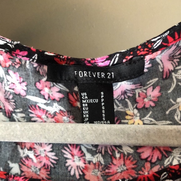 Forever 21 dress floral swing skirt , mini. - Picture 3 of 3
